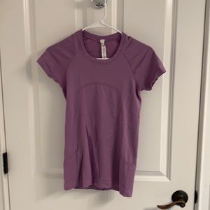 lululemon Swiftly Tech Short Sleeve Shirt 2.0 in Wisteria Purple, size 4